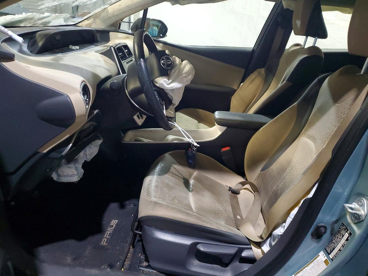 2016 TOYOTA PRIUS