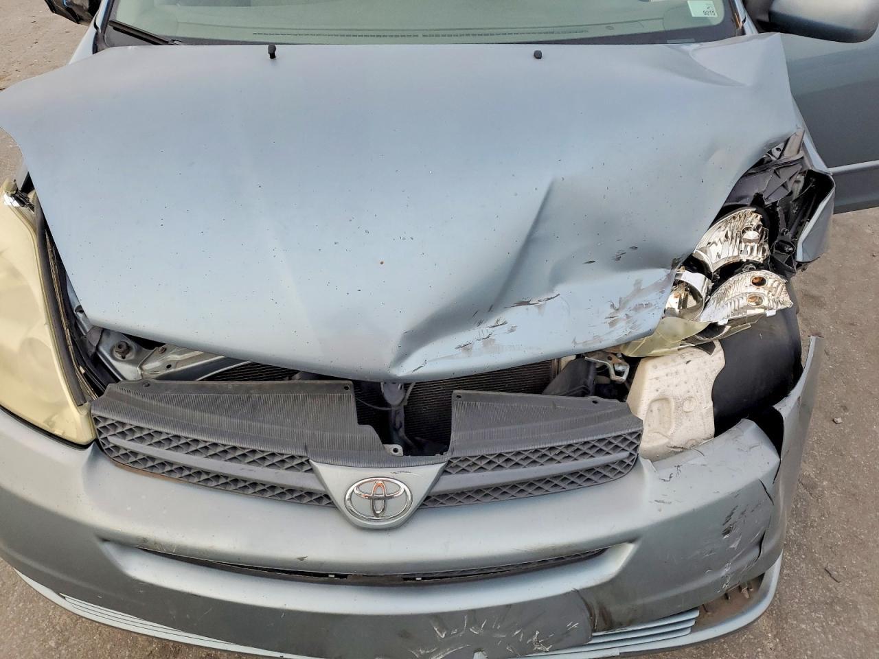 2005 TOYOTA SIENNA
