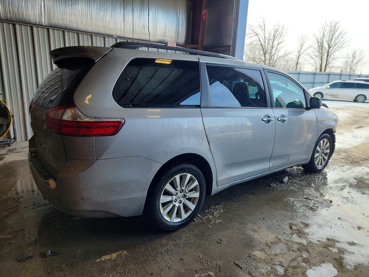 2015 TOYOTA SIENNA