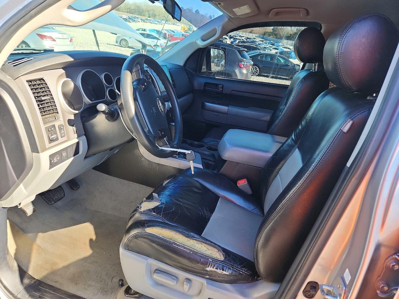 2011 TOYOTA TUNDRA