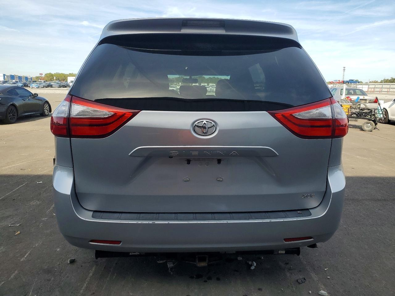 2015 TOYOTA SIENNA