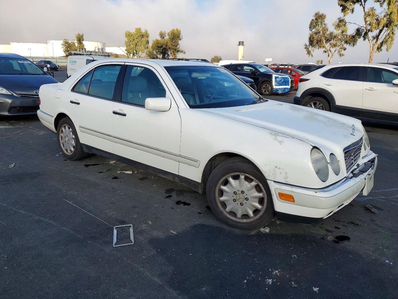 1996 MERCEDES-BENZ E-Class