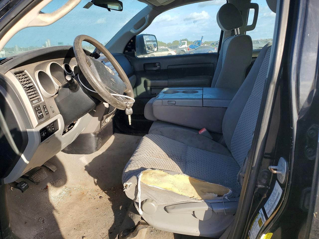 2011 TOYOTA TUNDRA