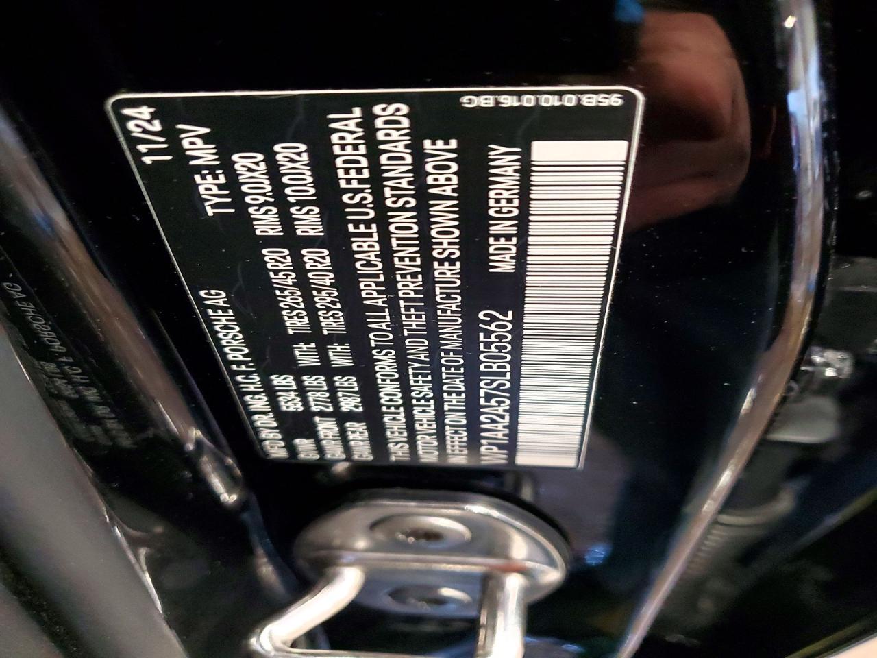2025 PORSCHE Macan