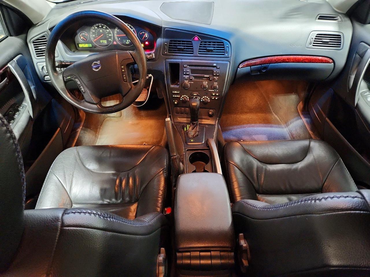 2004 VOLVO XC70