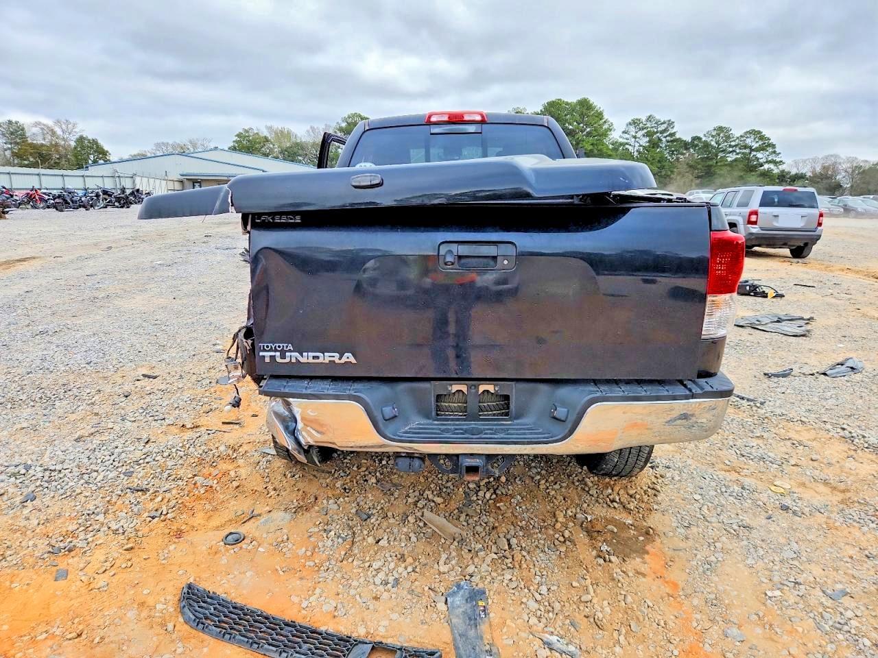 2011 TOYOTA TUNDRA
