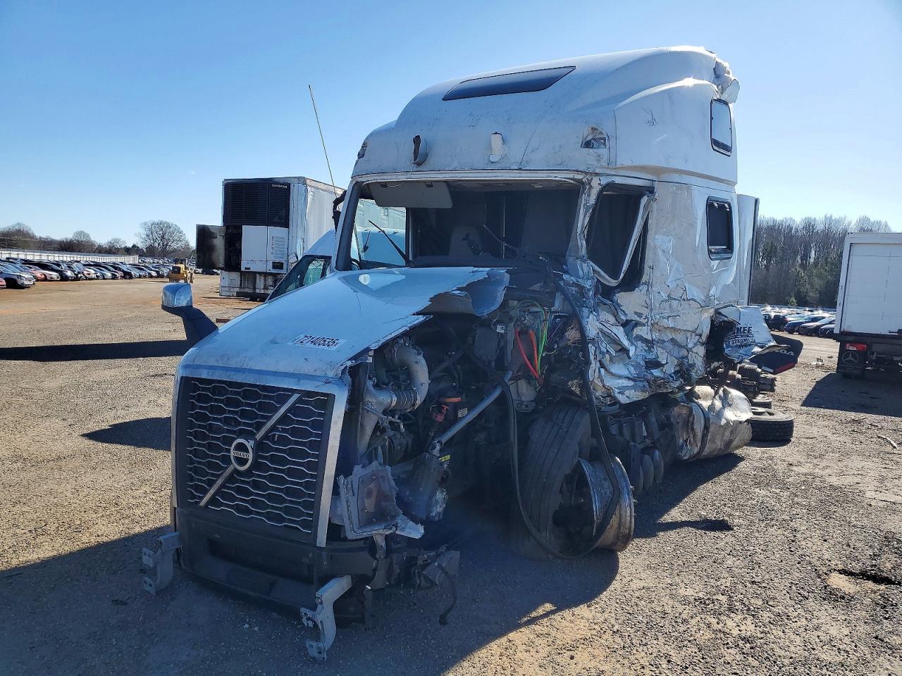 2023 VOLVO VNL