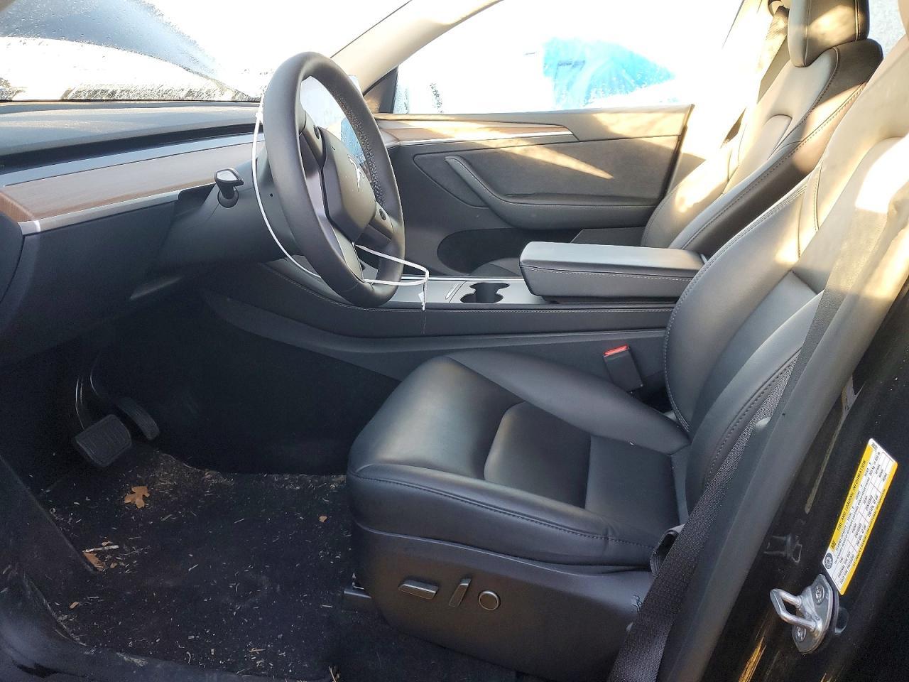 2025 TESLA MODEL Y