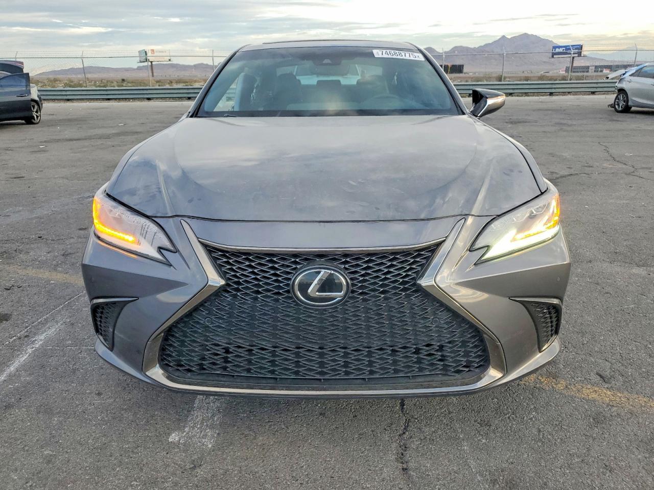 2019 LEXUS Es