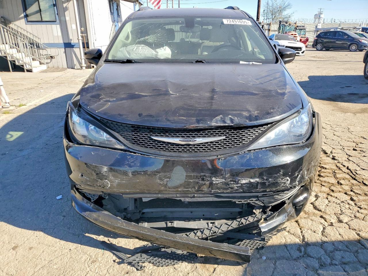 2021 CHRYSLER Voyager