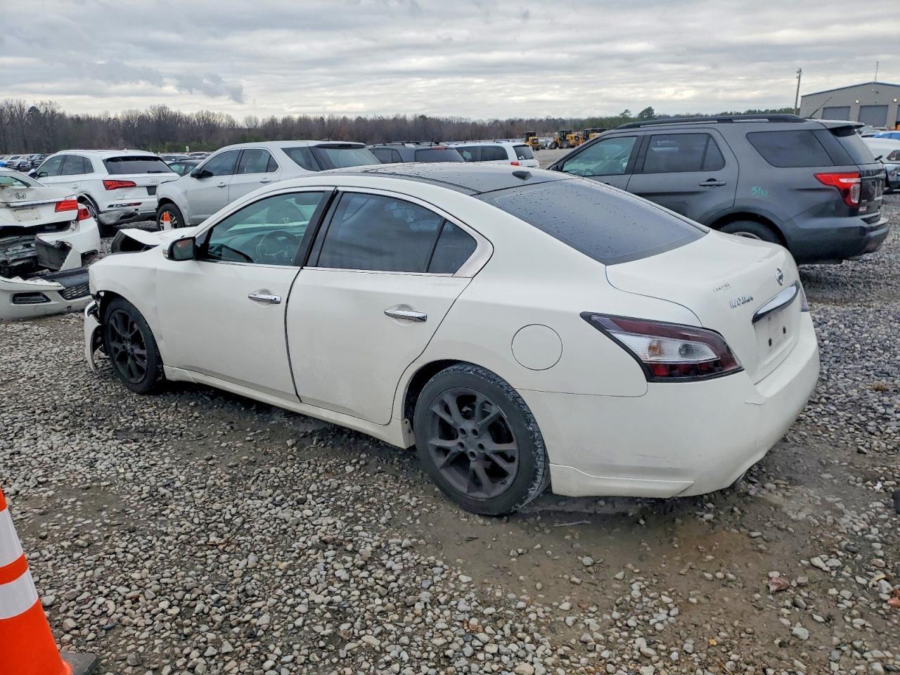 2012 NISSAN Maxima