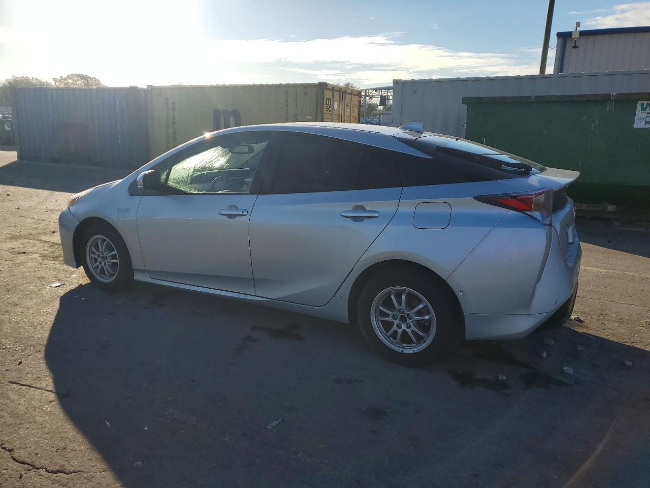 2016 TOYOTA PRIUS