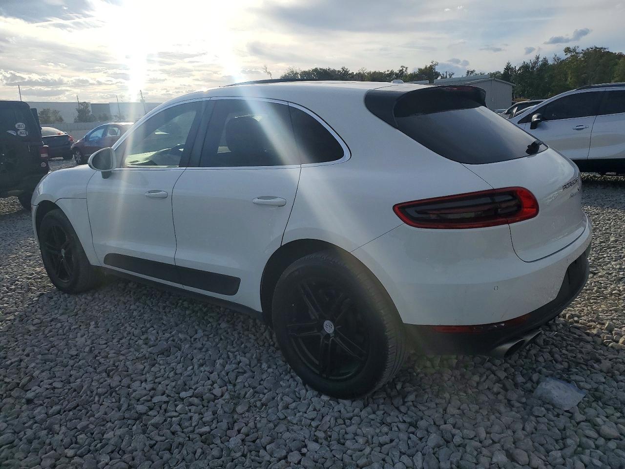 2015 PORSCHE Macan