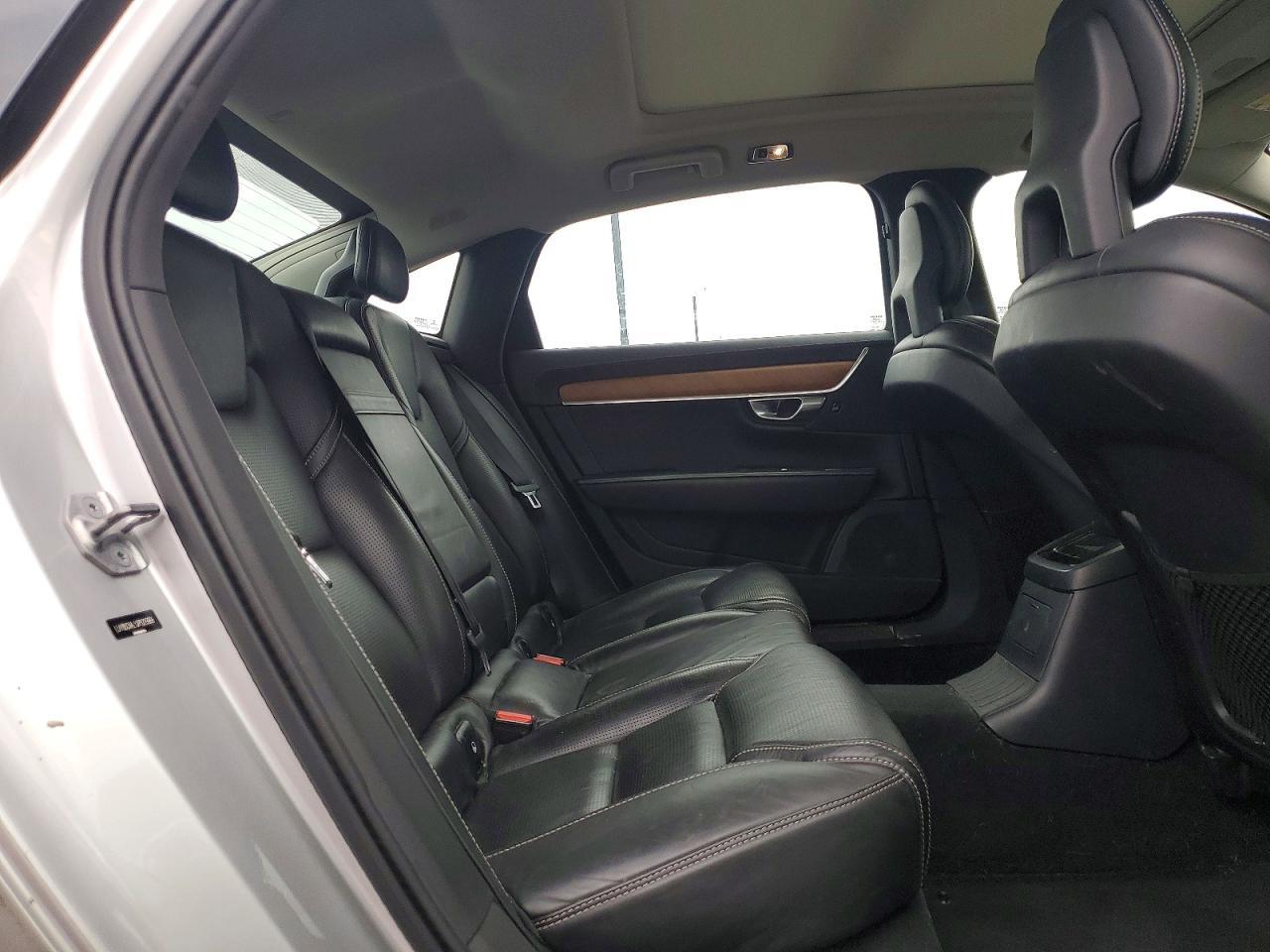 2018 VOLVO S90