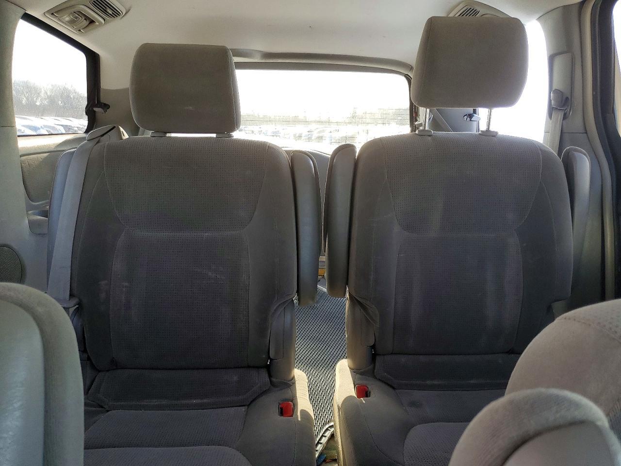 2004 TOYOTA SIENNA