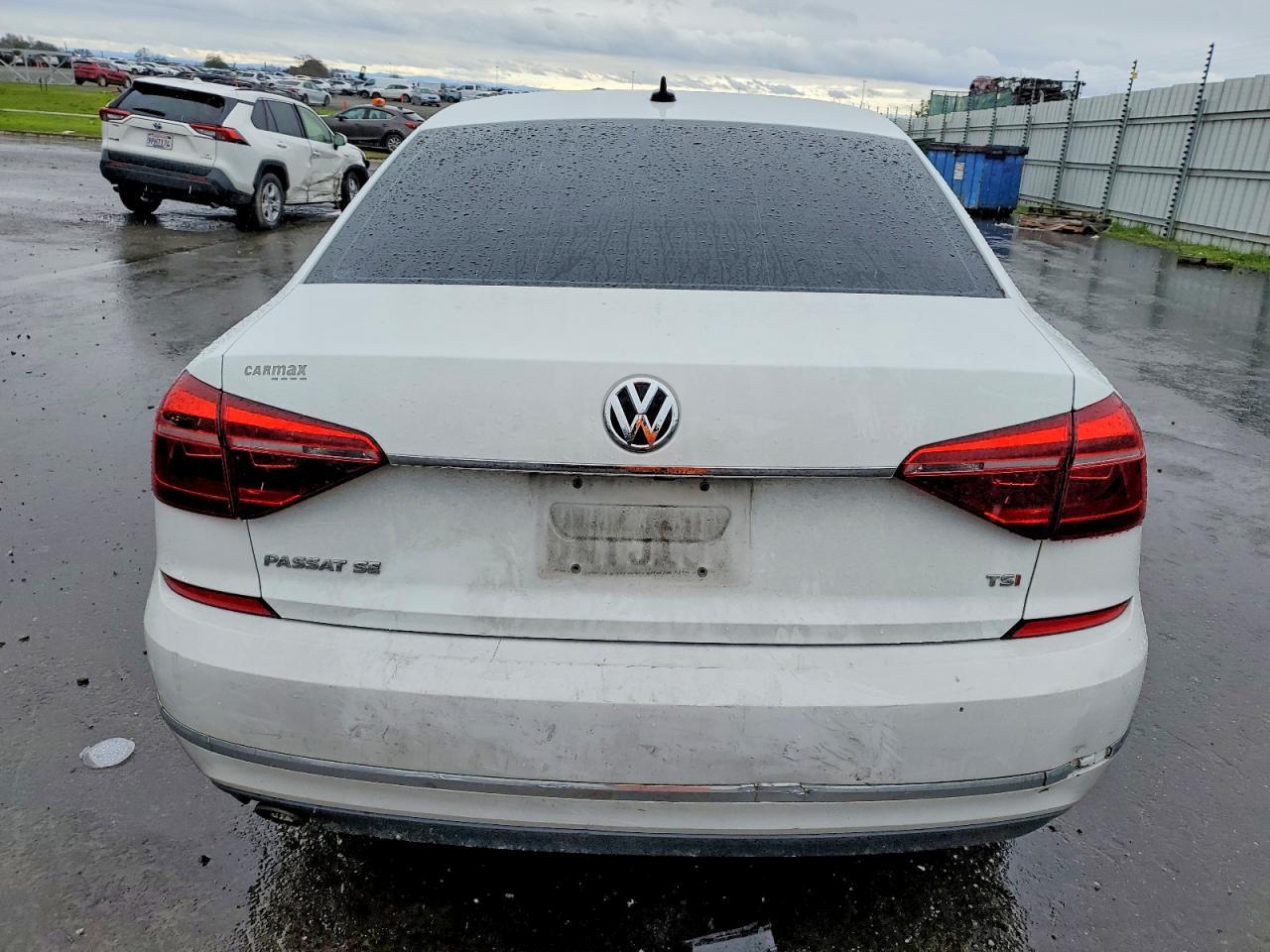 2017 VOLKSWAGEN Passat