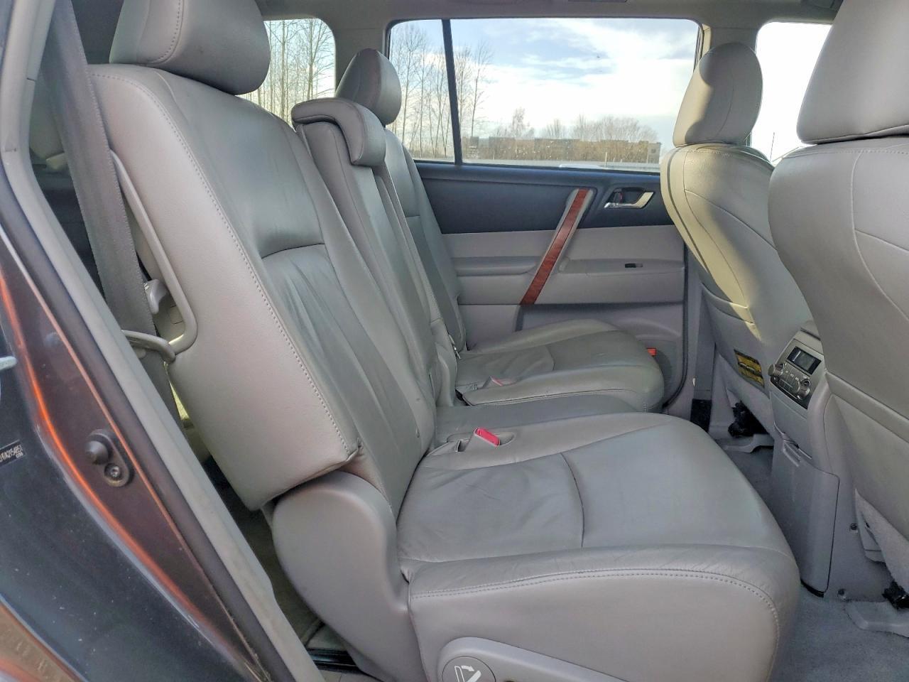 2010 TOYOTA HIGHLANDER