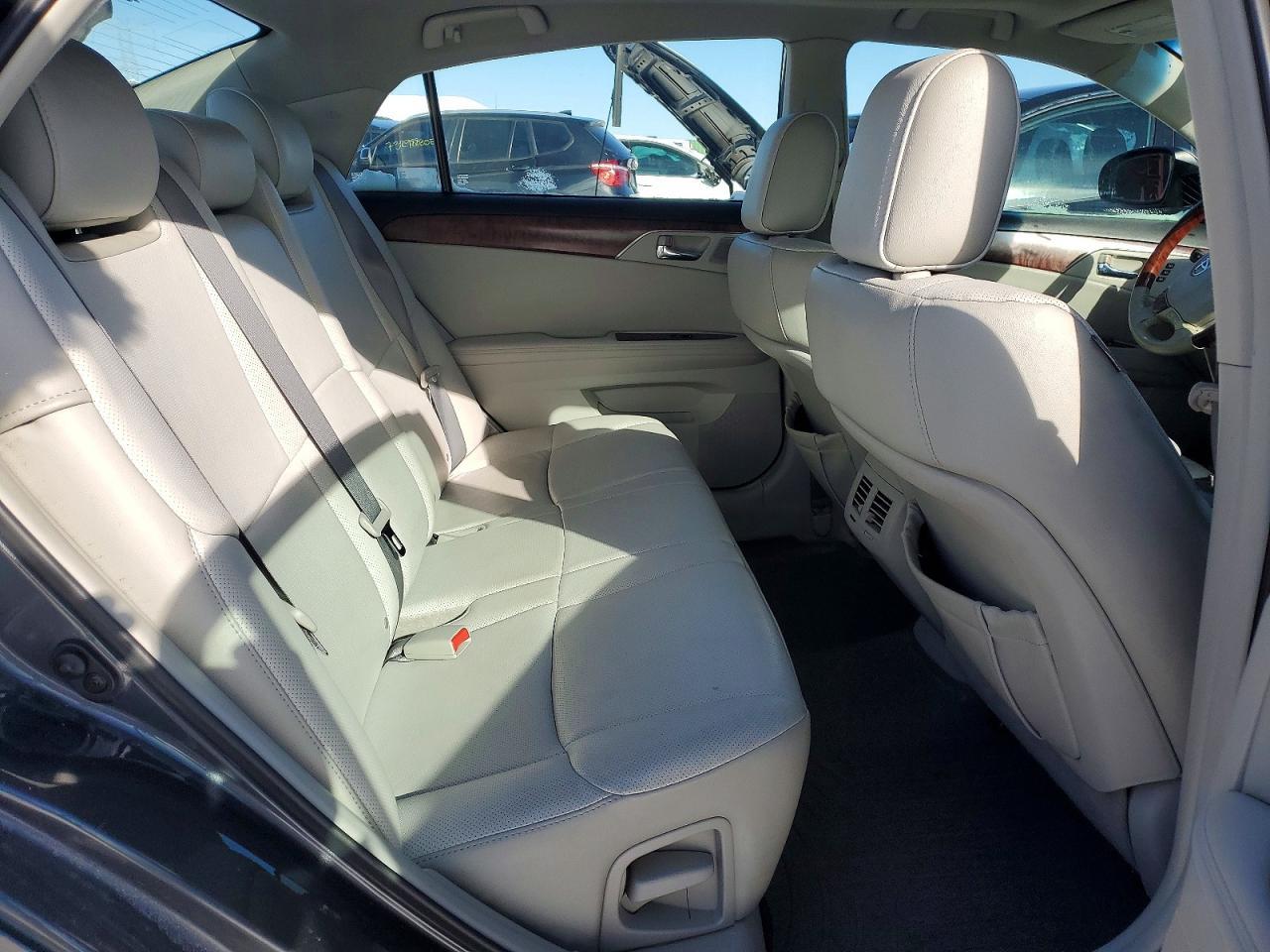2011 TOYOTA Avalon