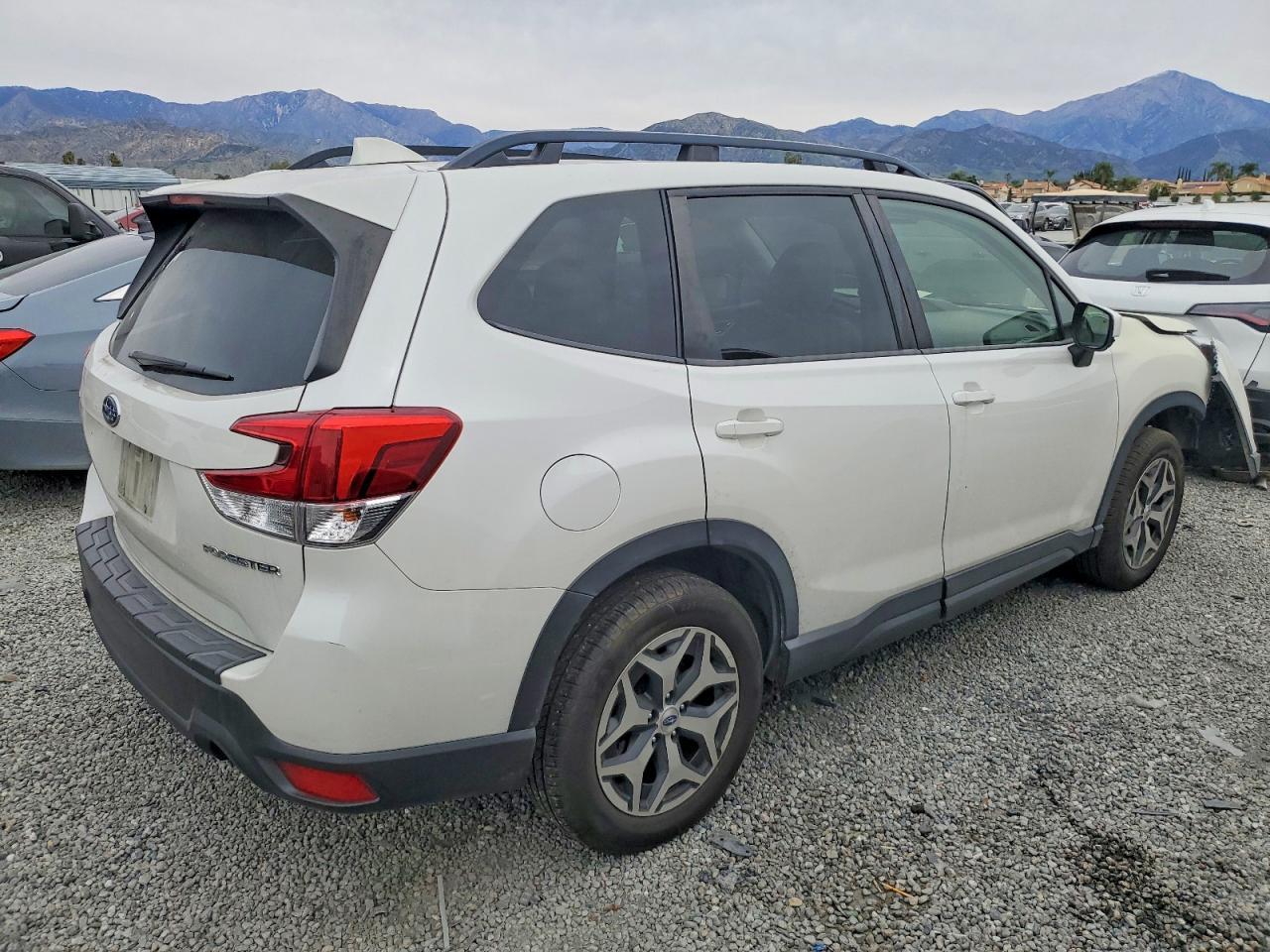 2022 SUBARU FORESTER