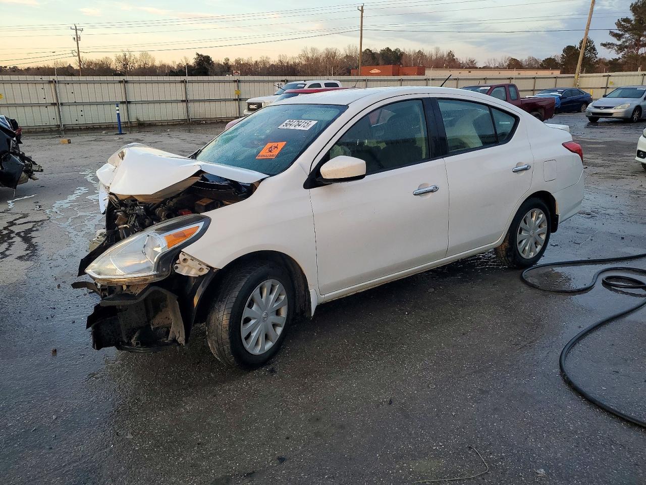 2016 NISSAN VERSA