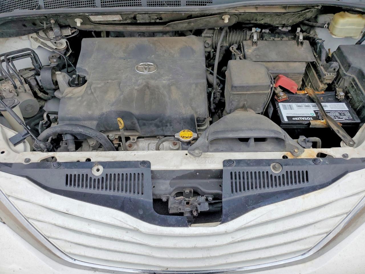 2016 TOYOTA SIENNA