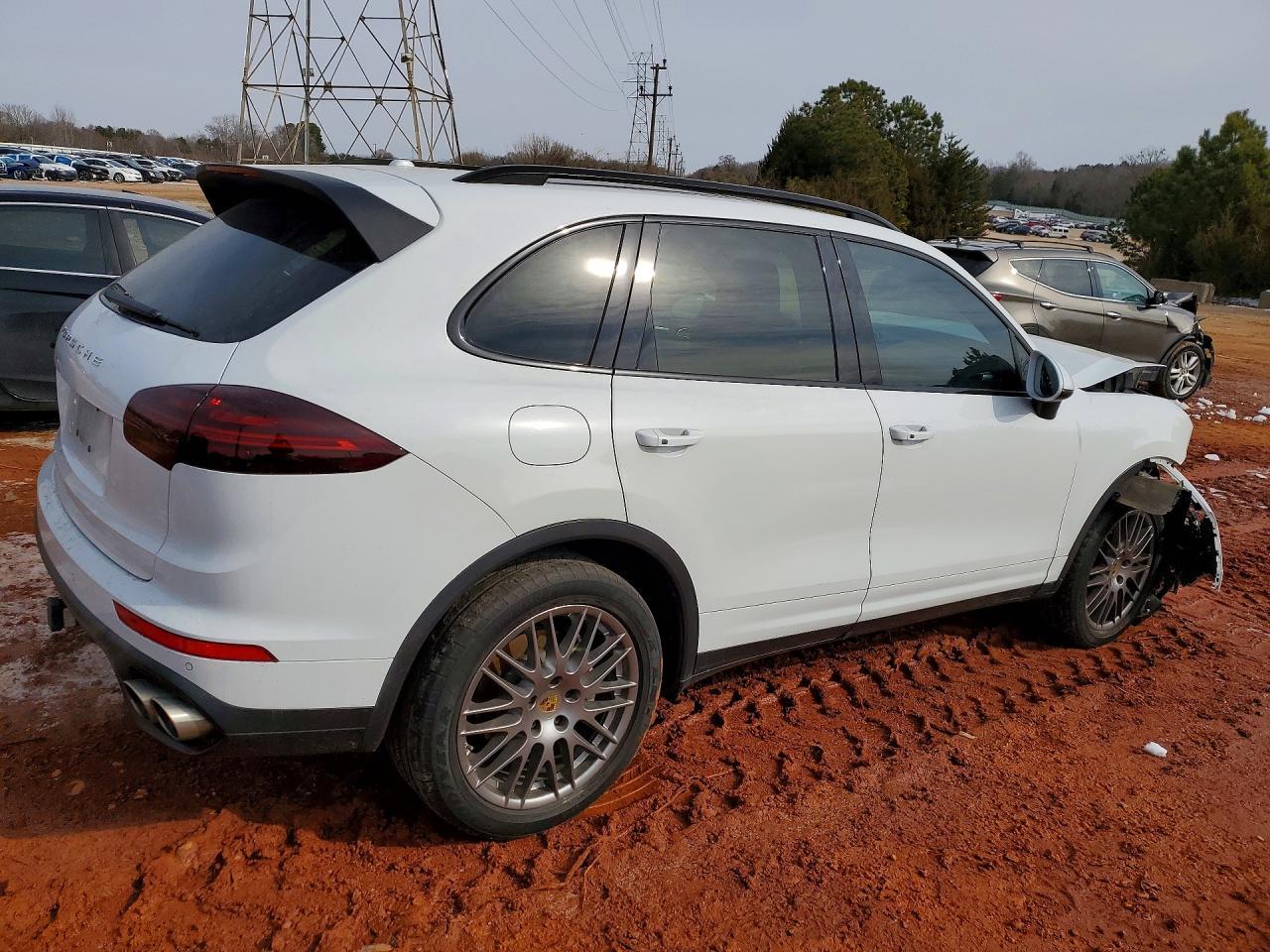 2016 PORSCHE CAYENNE