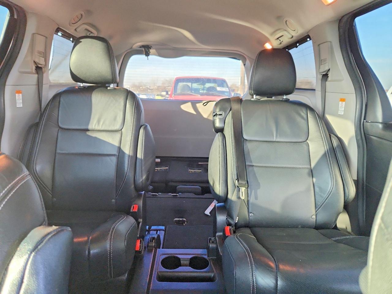 2016 TOYOTA SIENNA