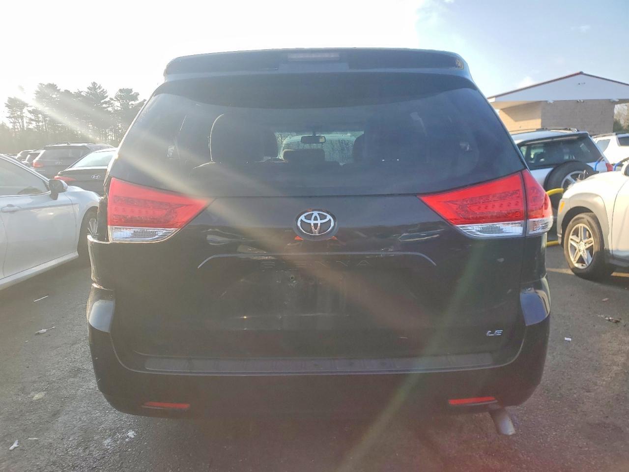 2011 TOYOTA SIENNA