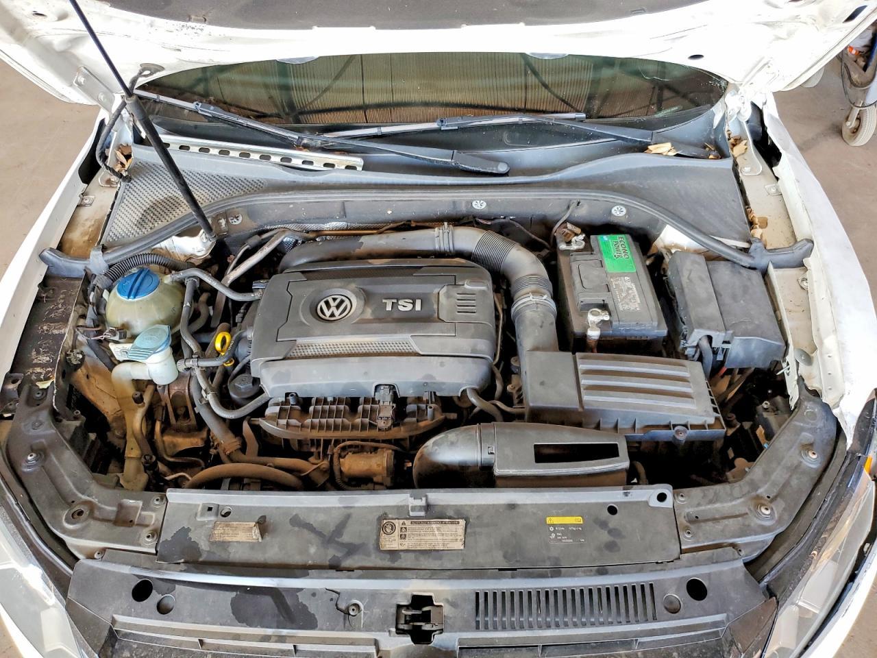 2014 VOLKSWAGEN Passat