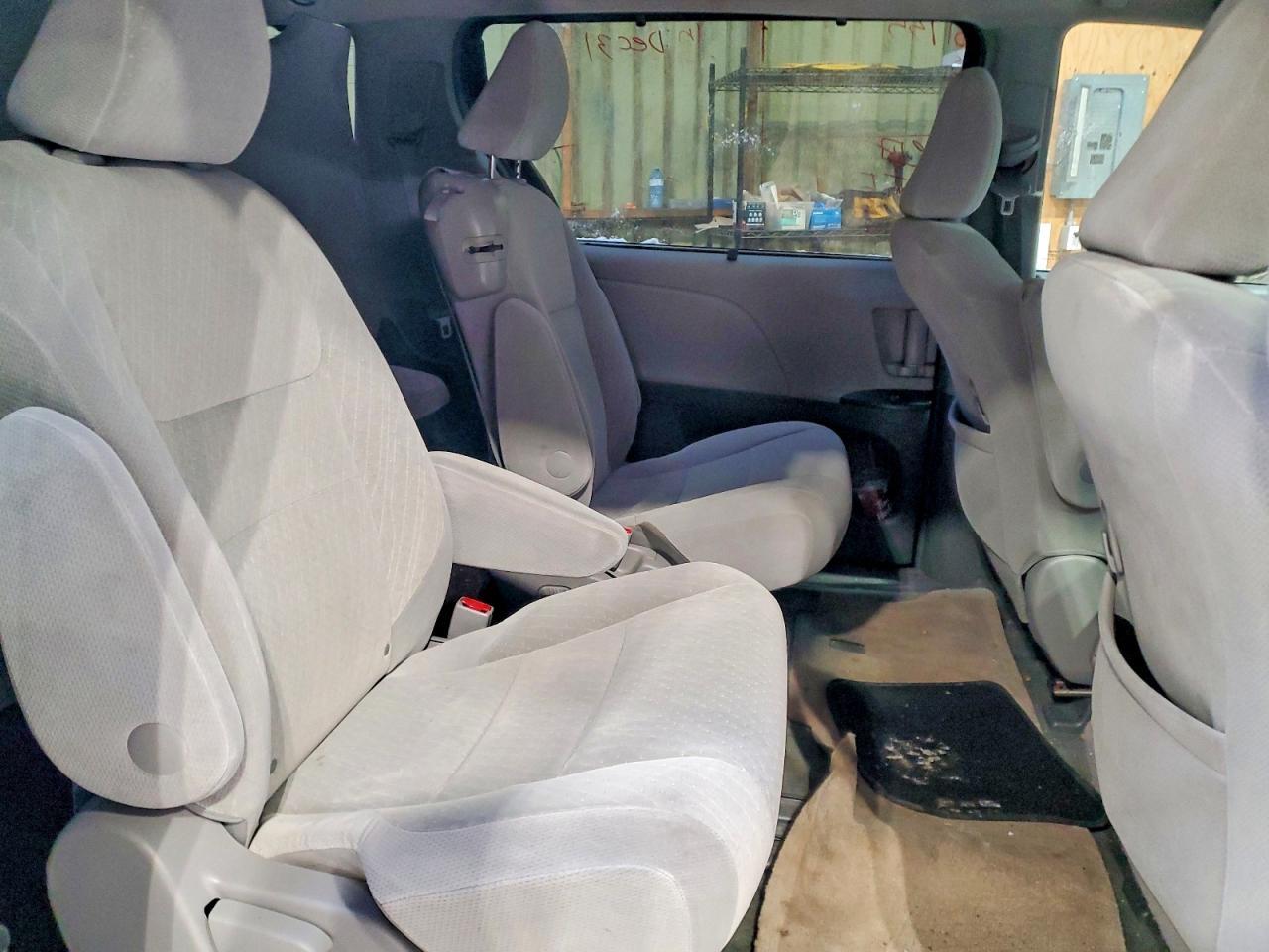2017 TOYOTA SIENNA