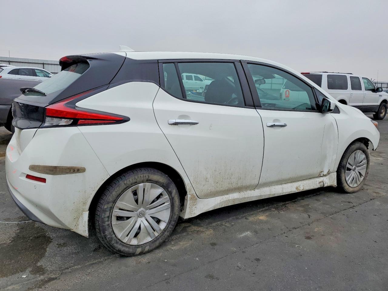 2023 NISSAN LEAF