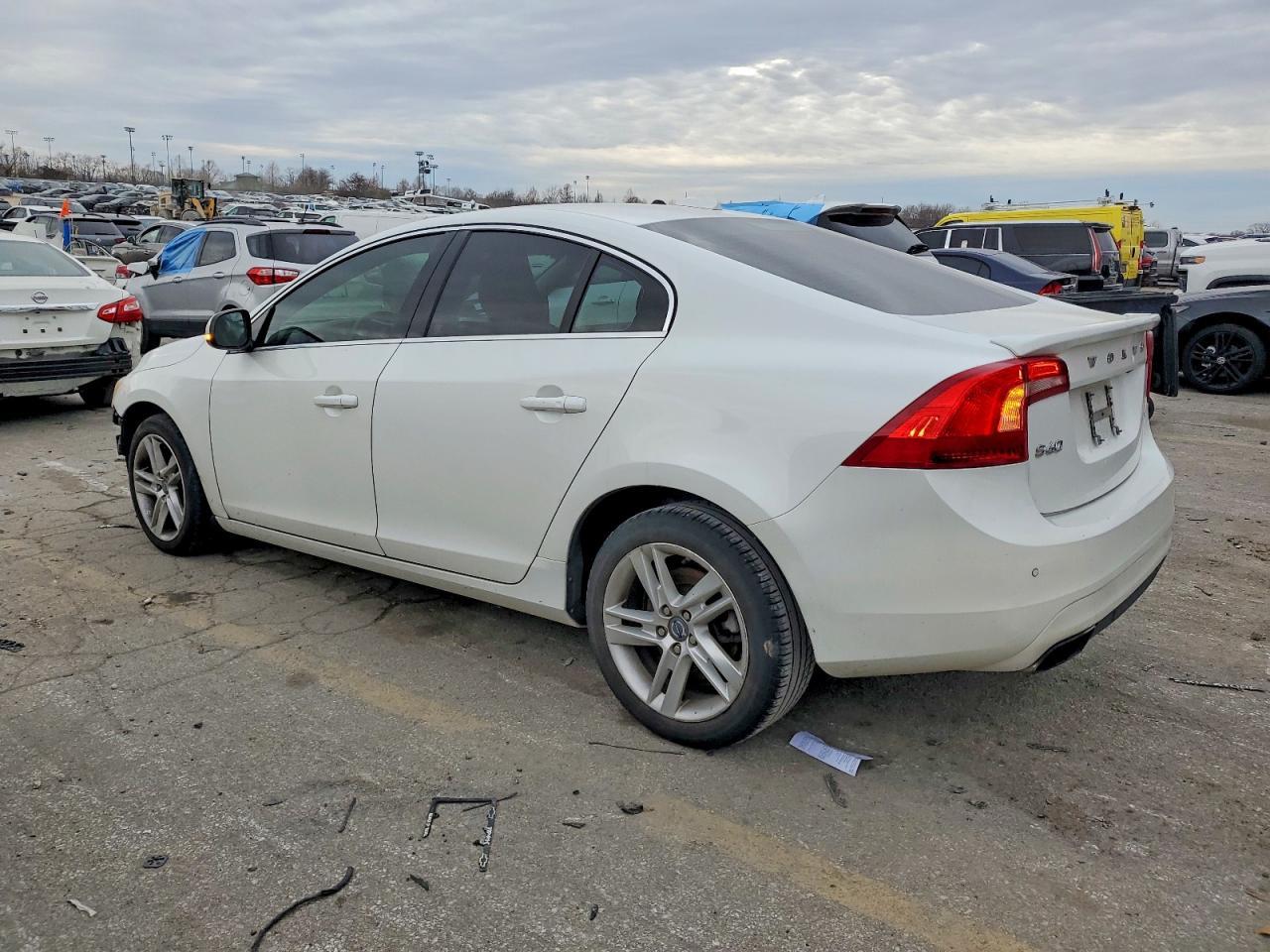 2015 VOLVO S60