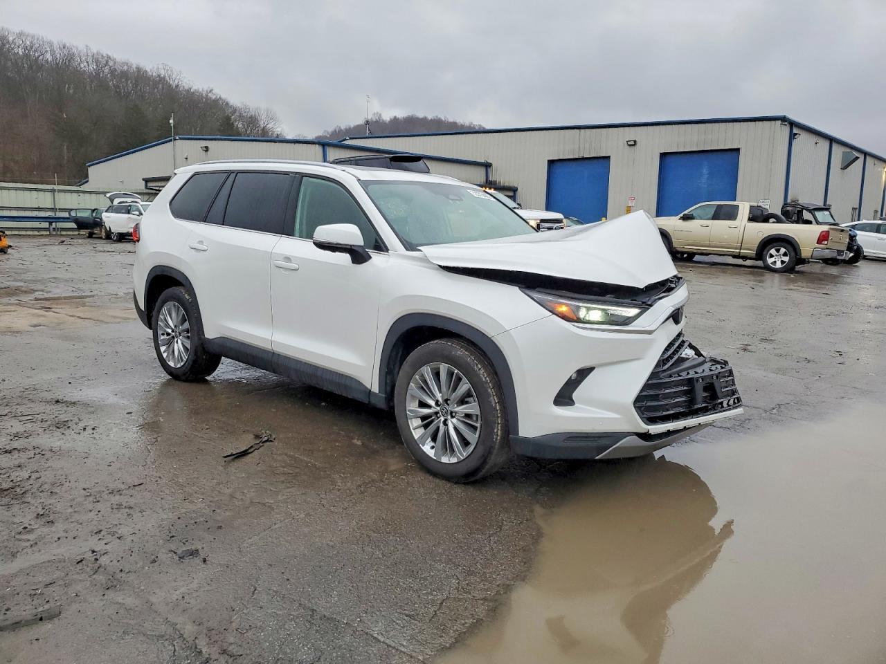 2024 TOYOTA HIGHLANDER