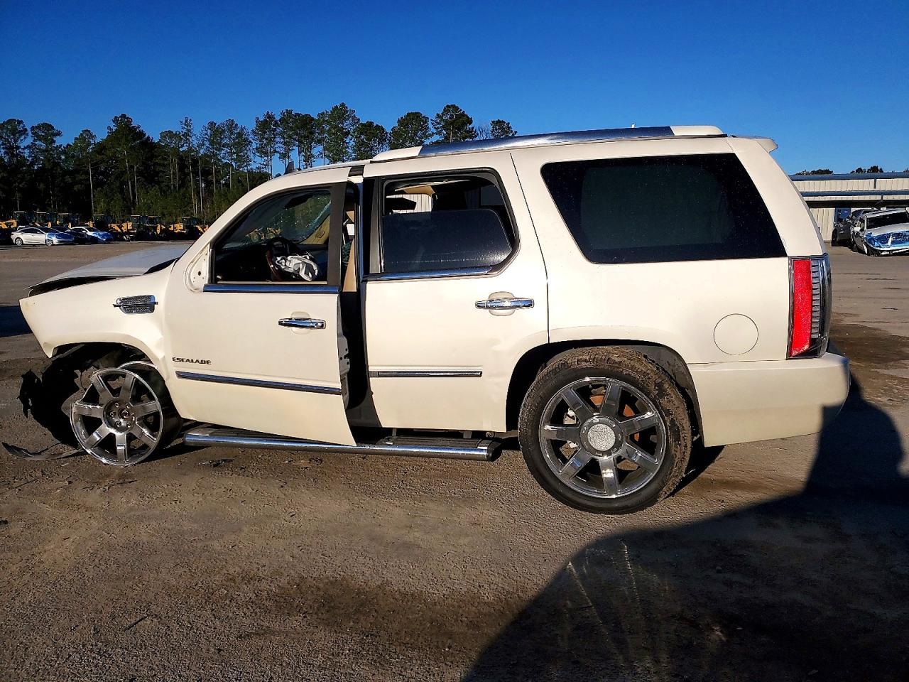 2011 CADILLAC ESCALADE
