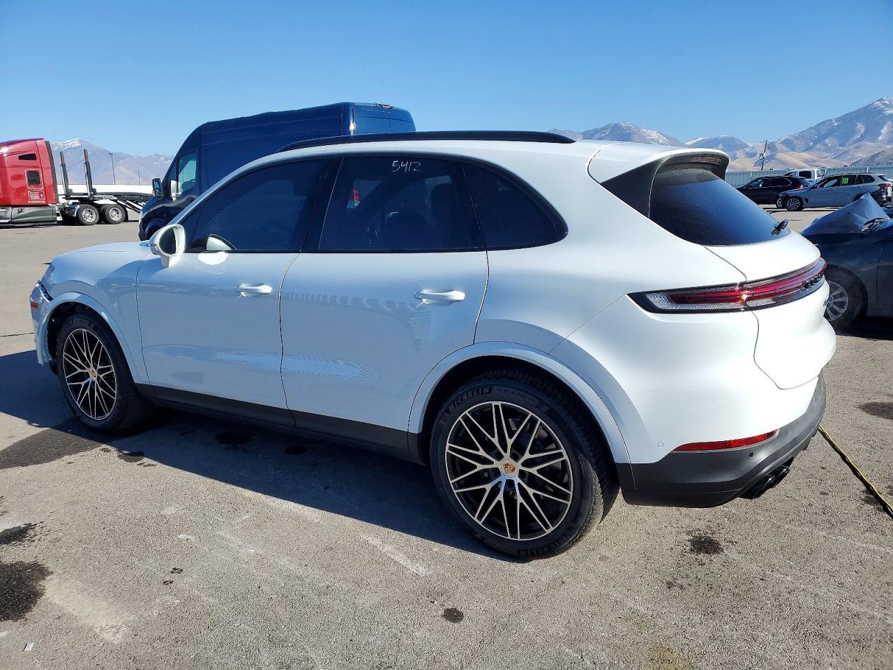 2025 PORSCHE CAYENNE