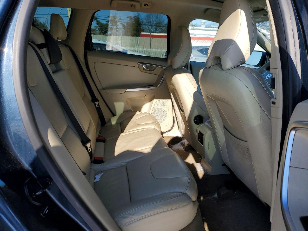 2011 VOLVO XC60