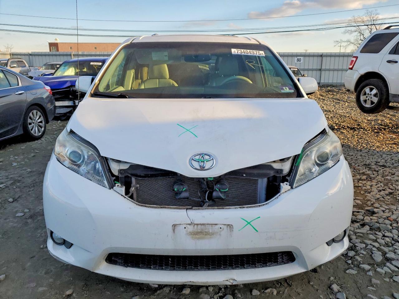 2013 TOYOTA SIENNA