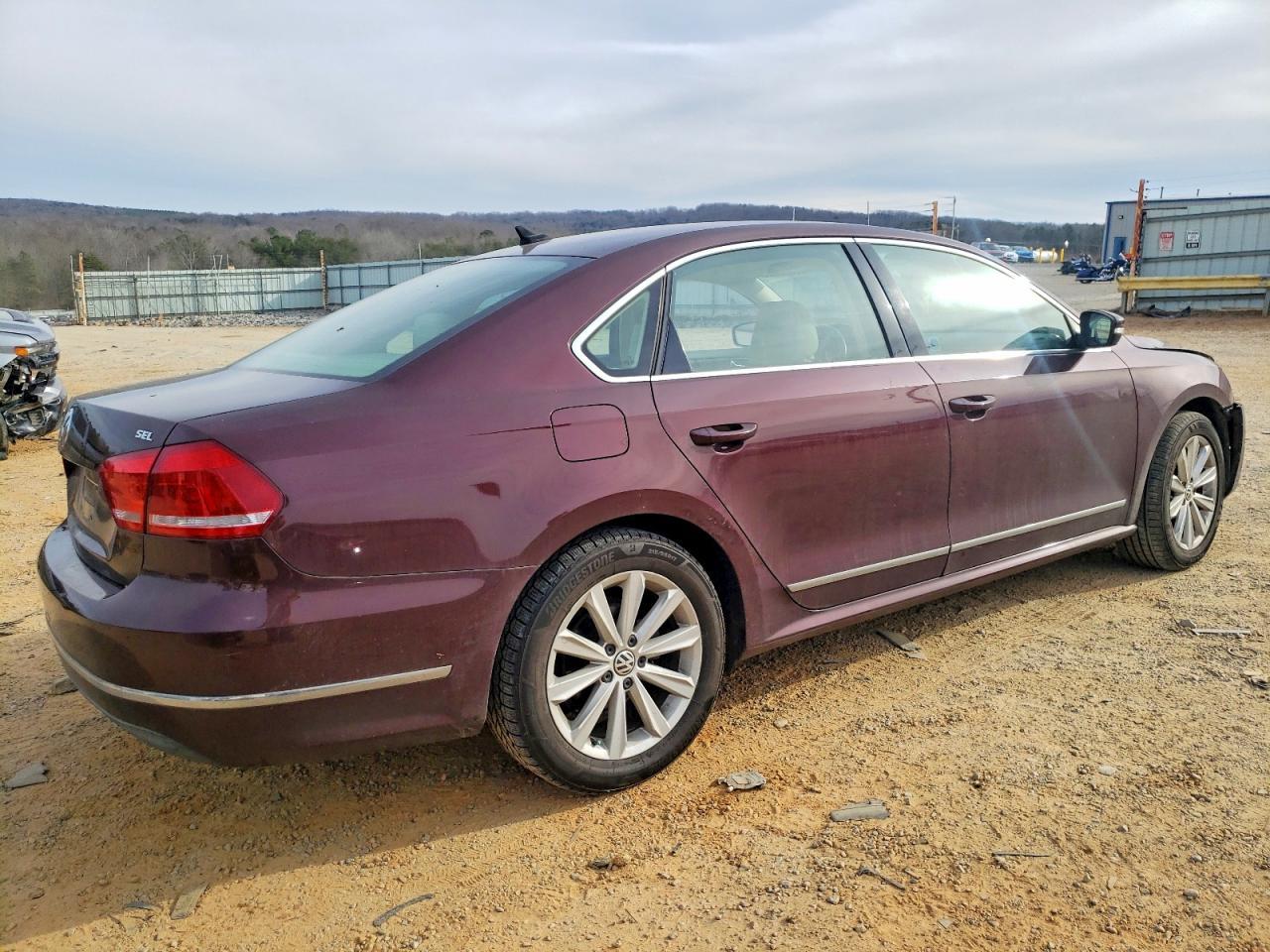 2013 VOLKSWAGEN Passat
