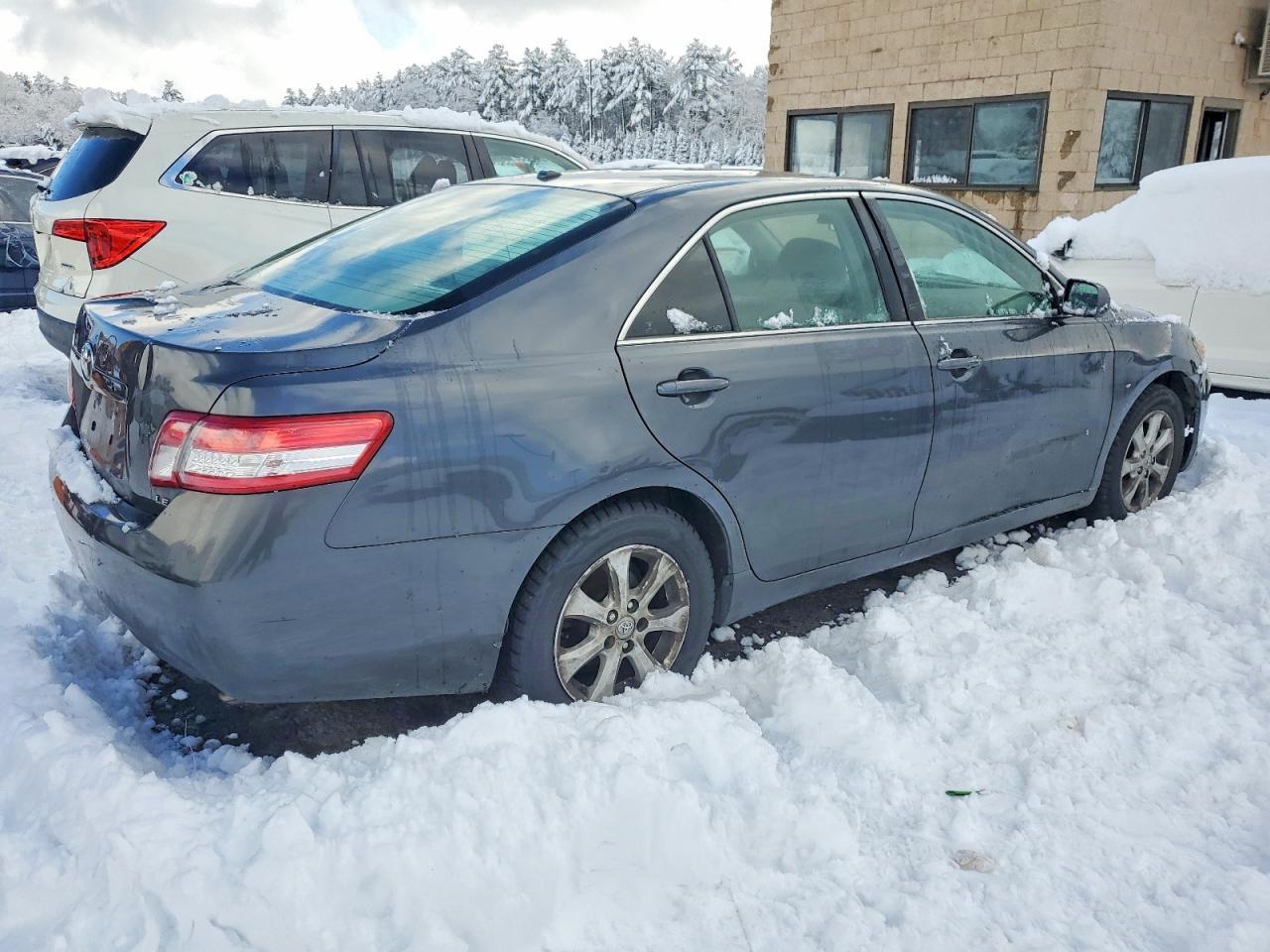 2011 TOYOTA CAMRY