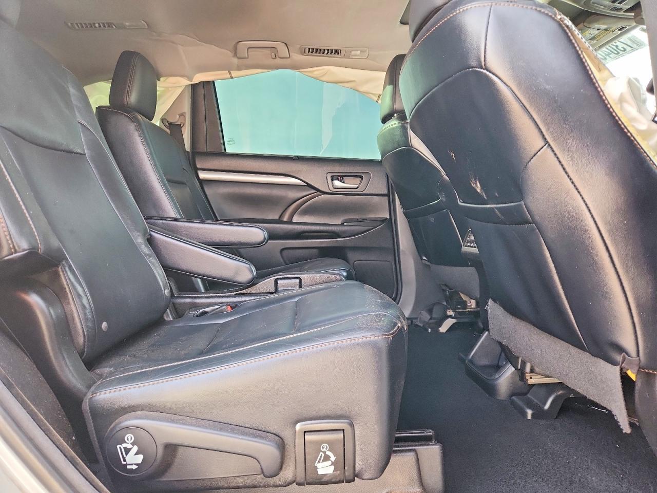 2016 TOYOTA HIGHLANDER