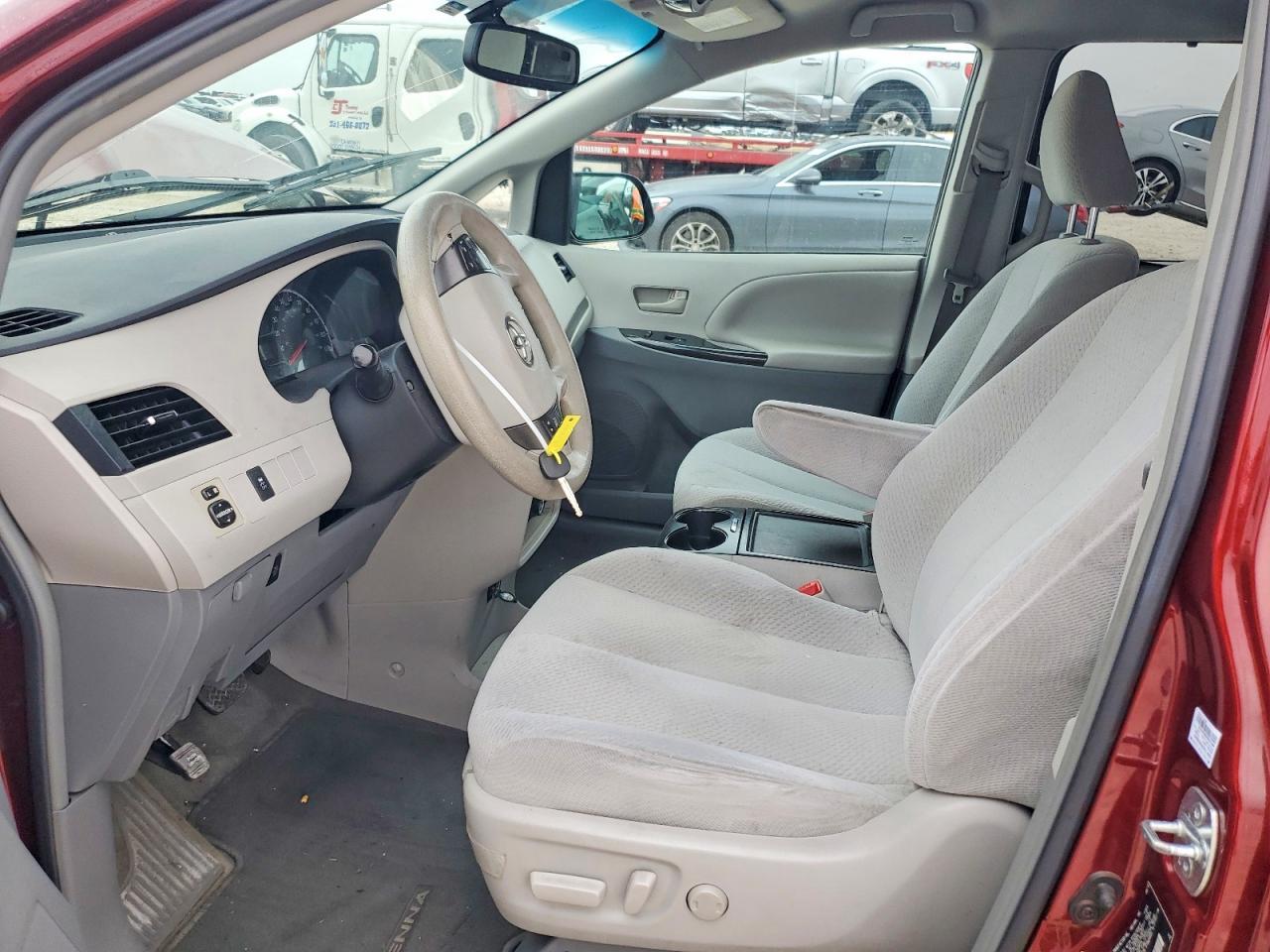 2013 TOYOTA SIENNA