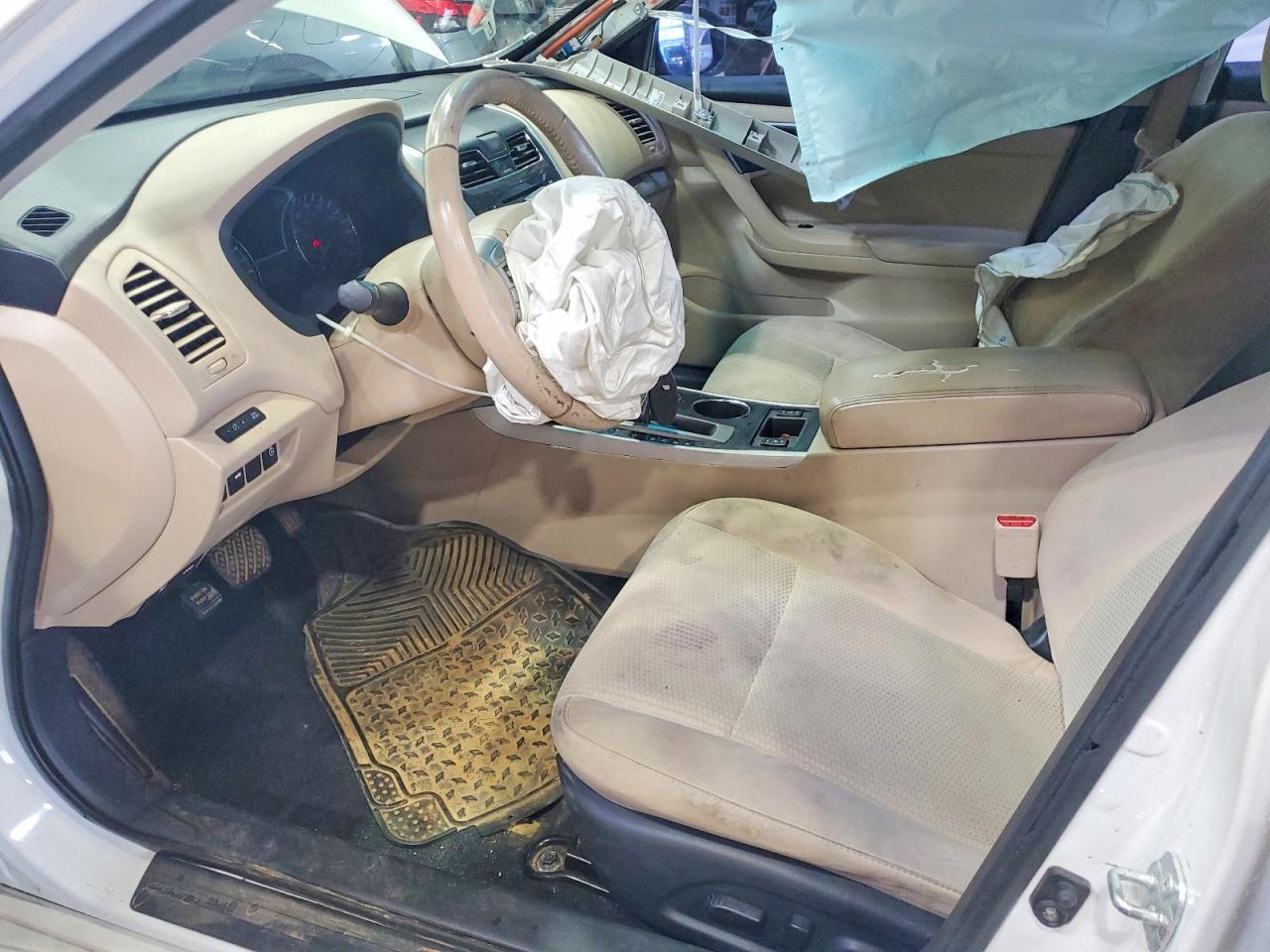 2015 NISSAN