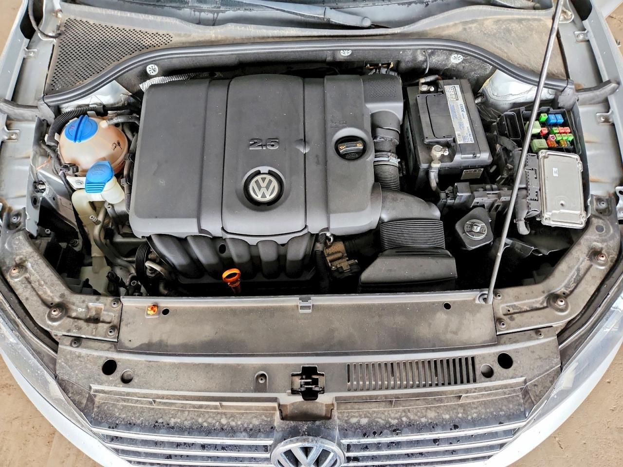 2012 VOLKSWAGEN Passat