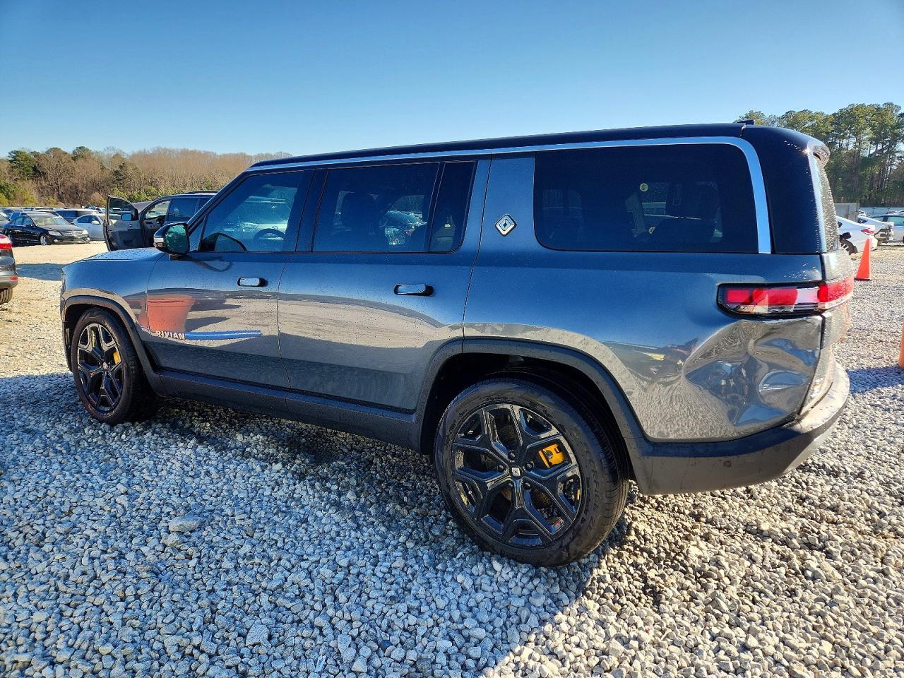 2023 RIVIAN R1s