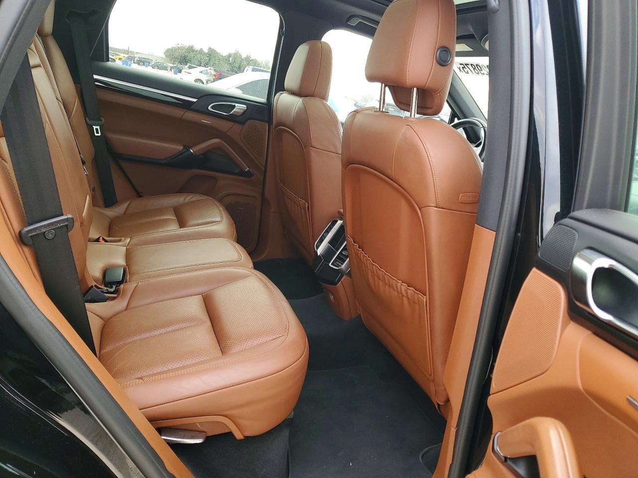 2016 PORSCHE CAYENNE