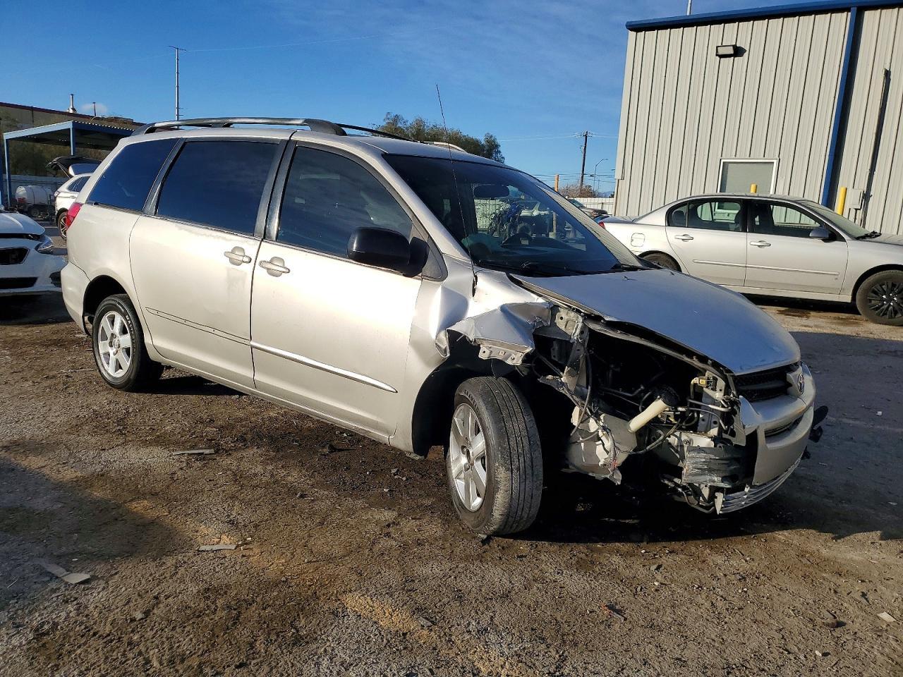 2004 TOYOTA SIENNA