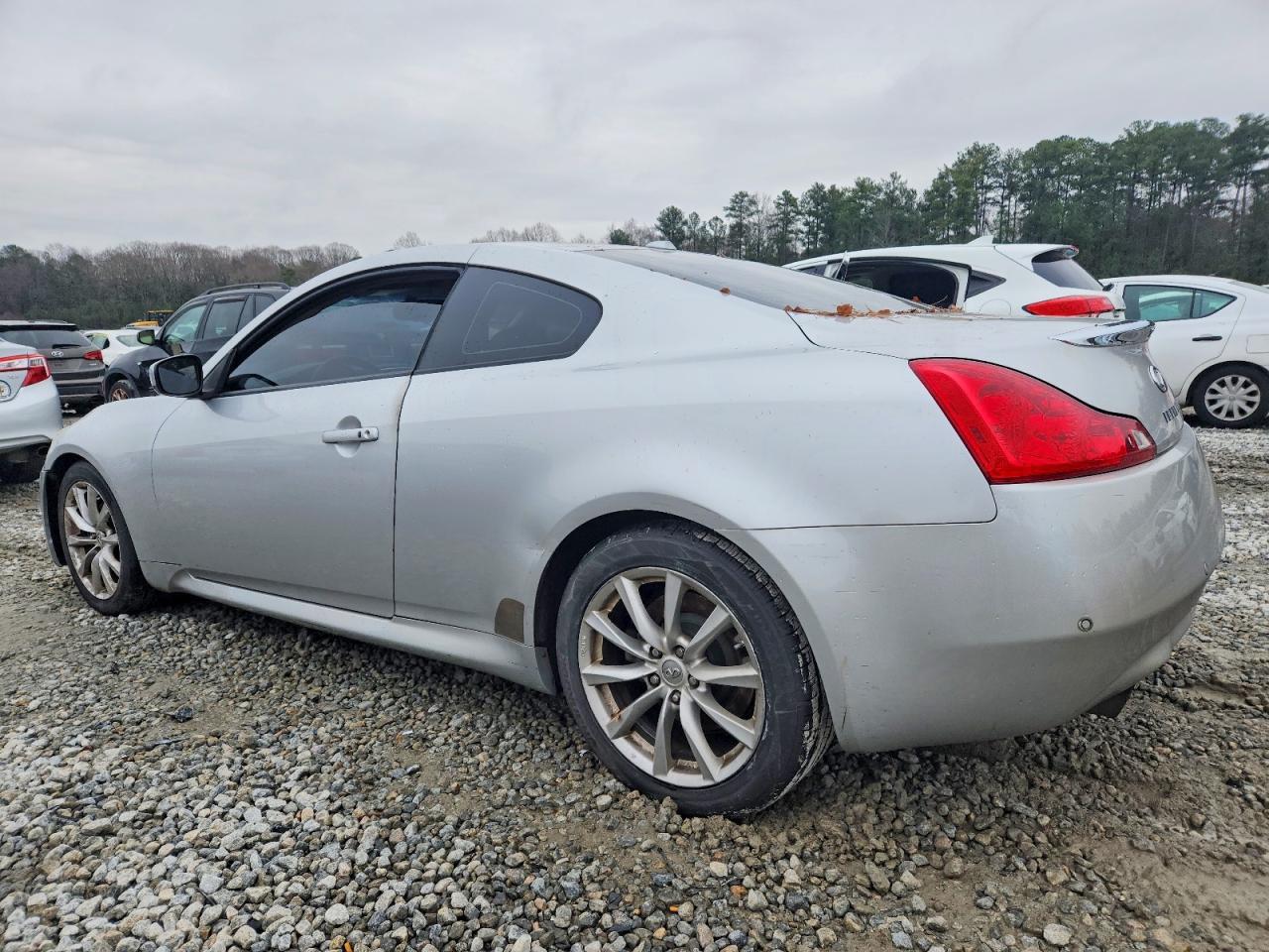 2011 INFINITI G37