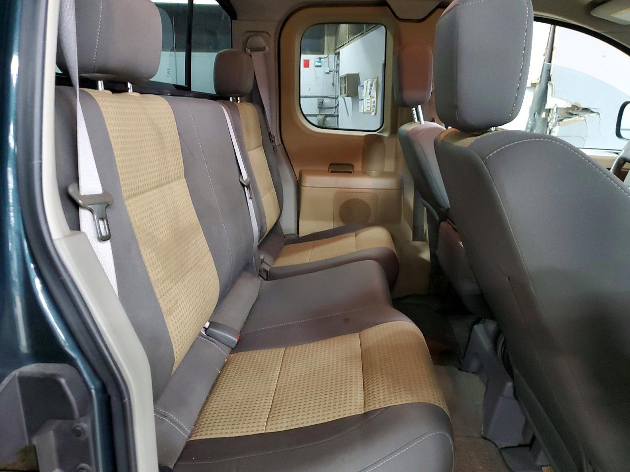 2004 NISSAN Titan