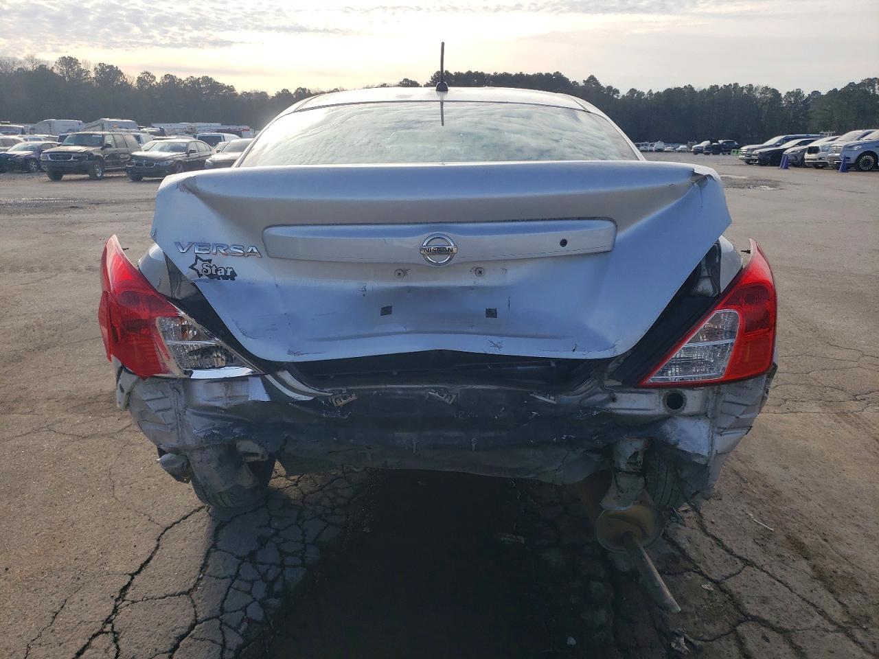 2015 NISSAN VERSA