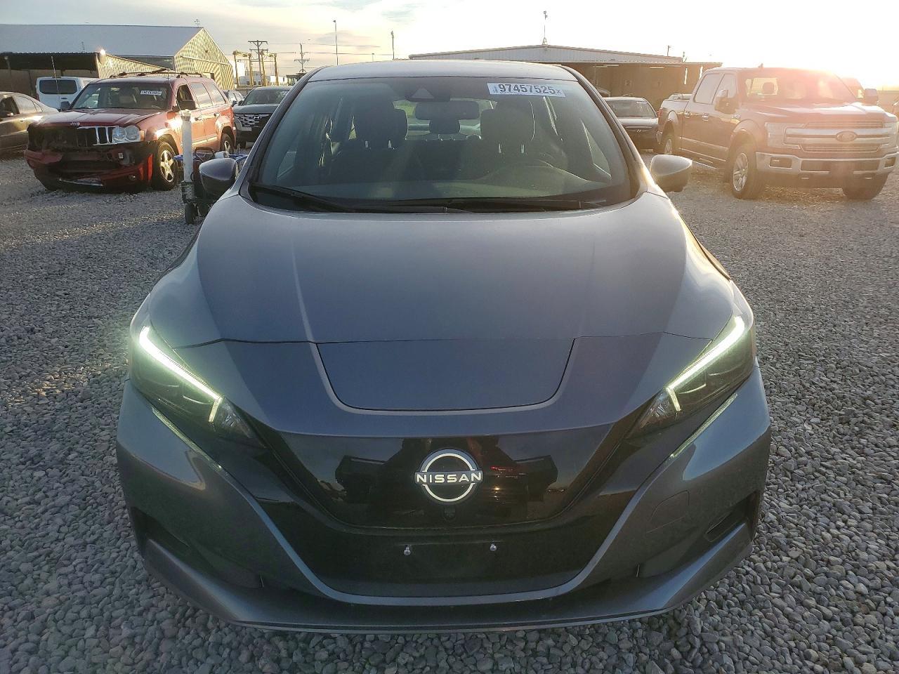2024 NISSAN LEAF
